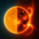 Sonne im Umbruch: links ruhig mit goldener Oberfläche, rechts aktiv mit Sonnenflecken und Protuberanz, im All mit sichtbaren Magnetfeldlinien.